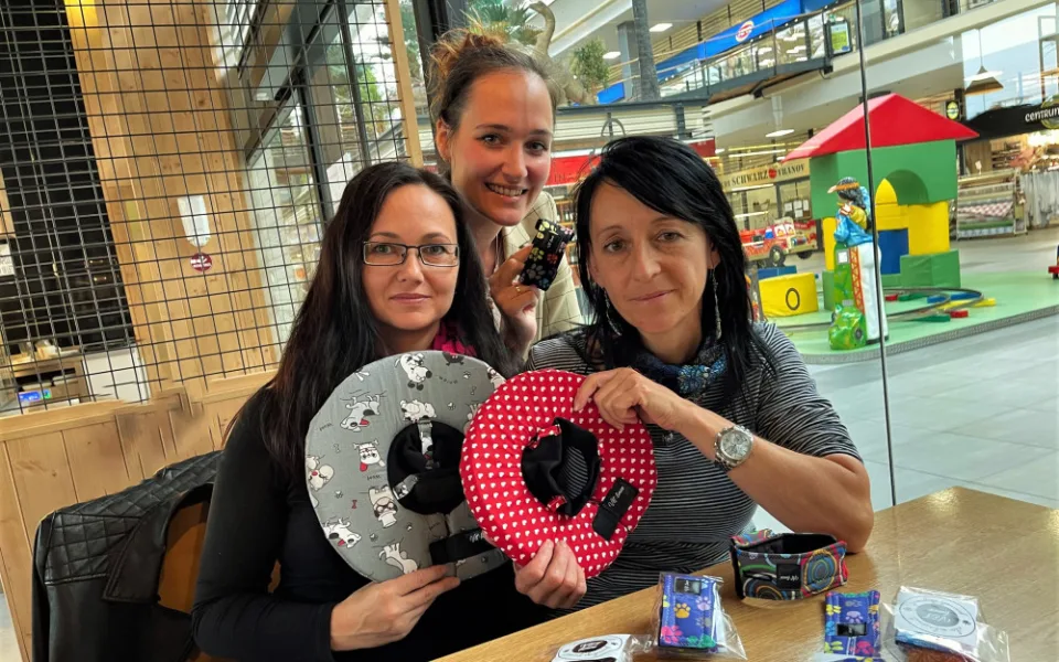 S inovativní veterinární pomůckou pro pejsky přišla trojice Monika Harviláková, Veronika Cholinská a Petra Žaludová
