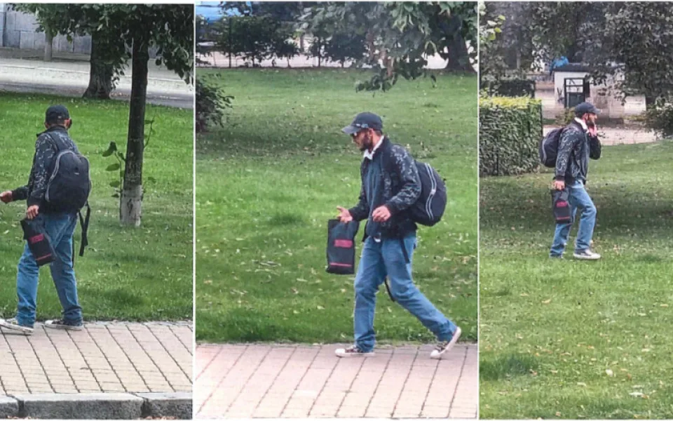 Drzý zloděj okradl spícího muže poblíž zastávky, natočila ho kamera
