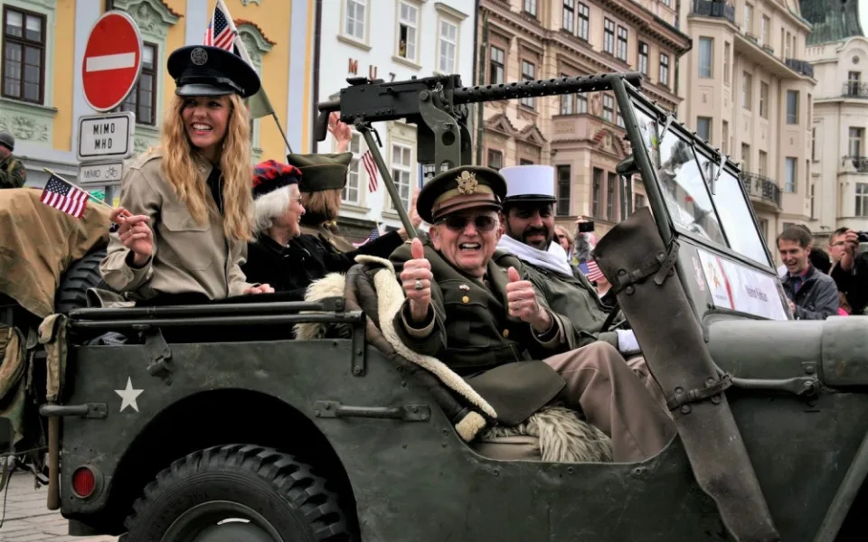 Zemřel americký válečný veterán Marion Kirkham (99), účastník Slavností svobody a bratr stíhače sestřeleného nad Chodskem