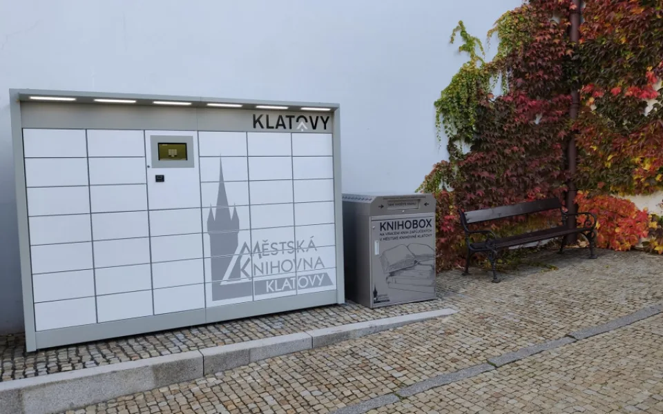 Bezkontaktní půjčování knih zajistí knihobox, ten klatovský je prvním svého druhu v Česku
