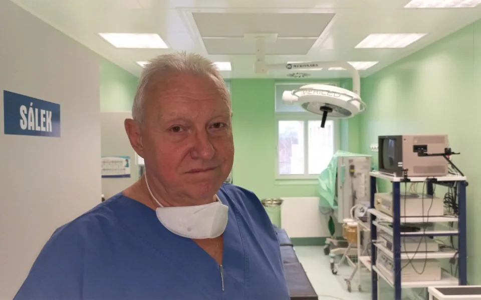Do společnosti výjimečných chirurgů vstoupil exprimář Svatopluk Šmíd, kosti rovná i v sedmdesáti