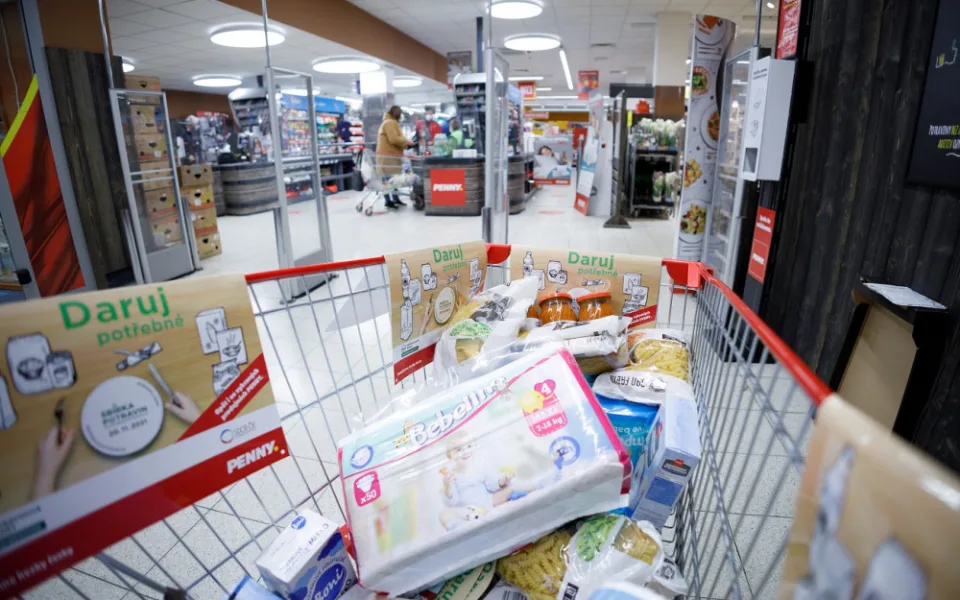 Podzimní sbírka potravin vynesla v Plzeňském kraji přes 20 tun potravin a drogerie pro potřebné