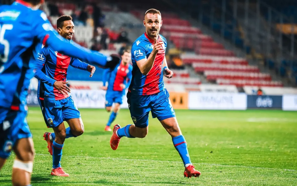 Viktorián Luděk Pernica provětral tradiční knír na Movember a podílel se na vysoké výhře nad Bohemians