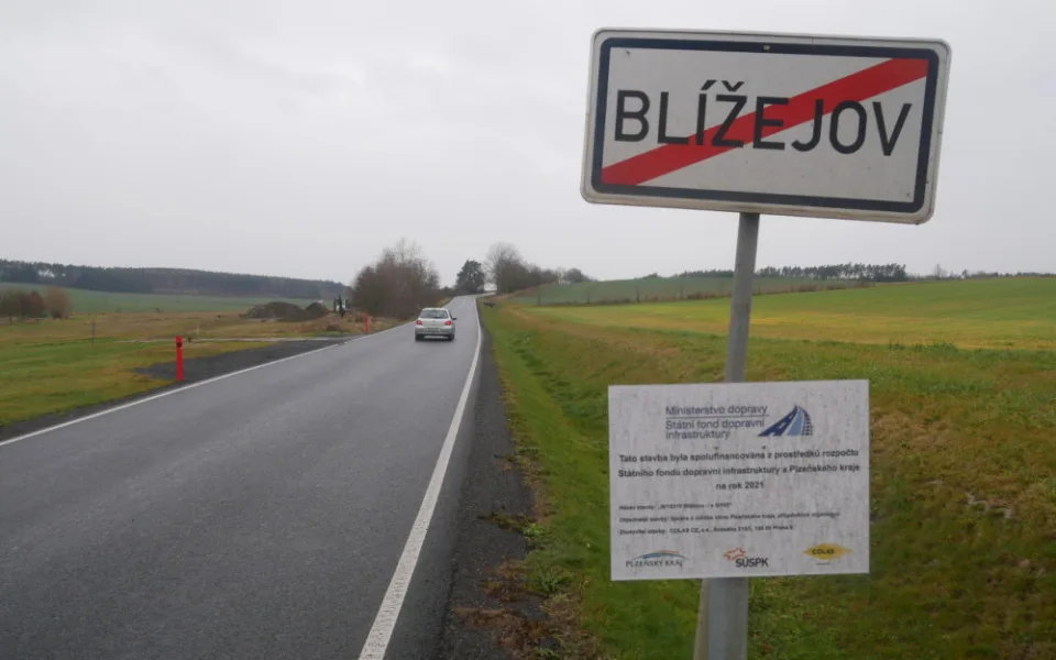 Motoristé se konečně dočkali opravy osmi kilometrů zdevastovaných silnic na Domažlicku