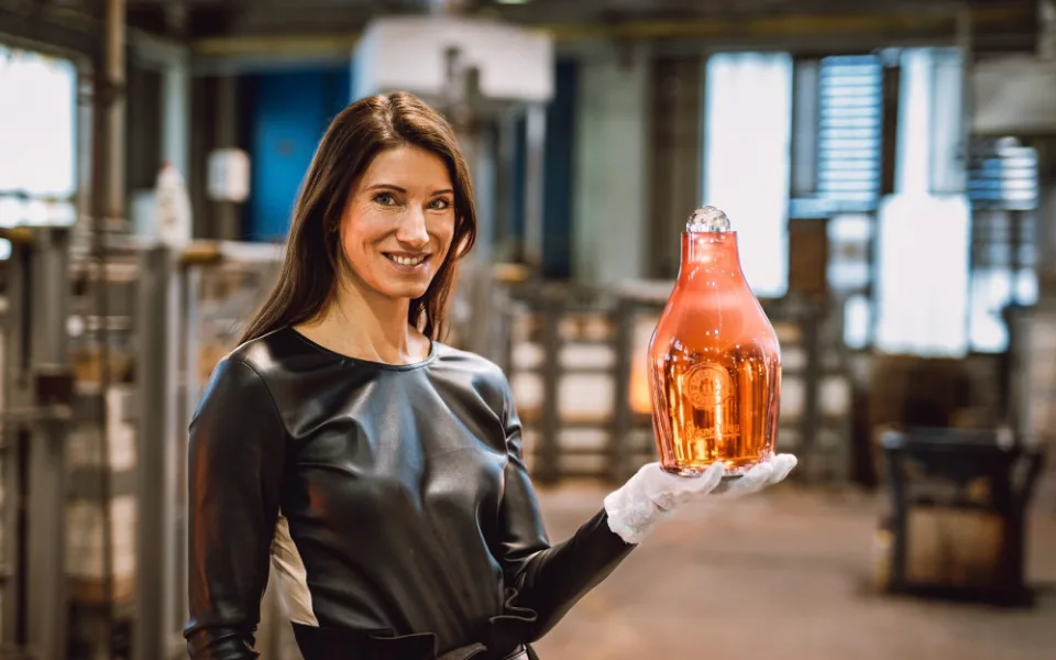 Návrhu lahví se letos zhostila přední česká designérka Lucie Koldová