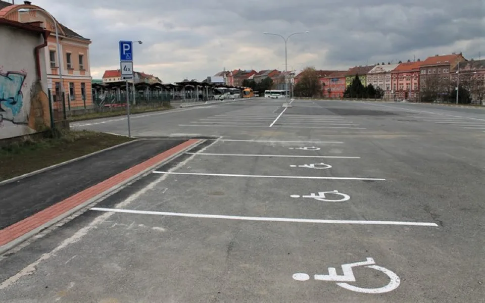 Parkovací závorové systémy se nově objeví i na parkovací ploše pod autobusovým nádražím v ulici Kotkova