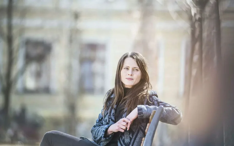 Vlasta Feistinger Sachrová,  Člověk v tísni