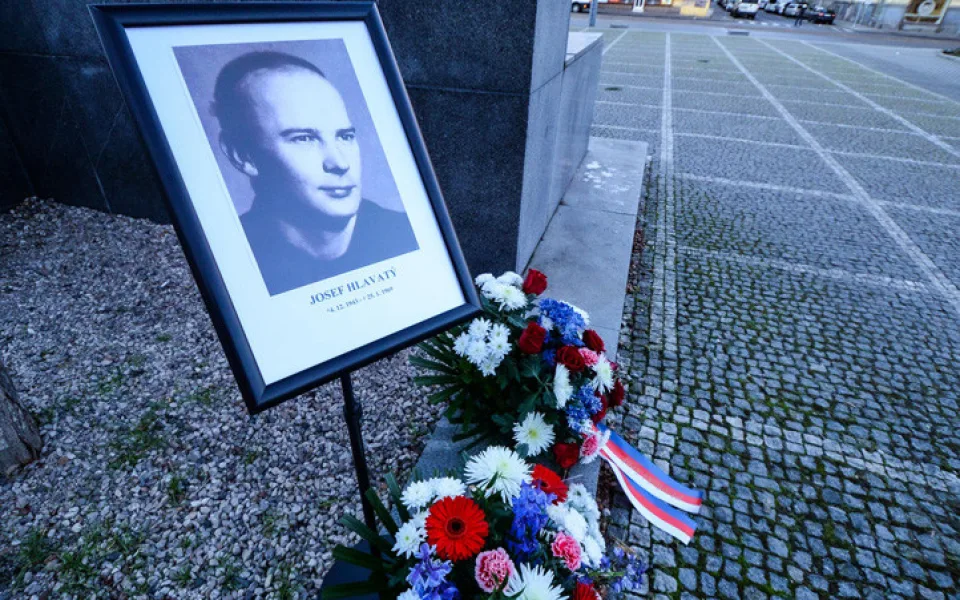 Před 53 se v Plzni pokusil upálit mladý dělník z pivovaru Josef Hlavatý, zraněním později podlehl