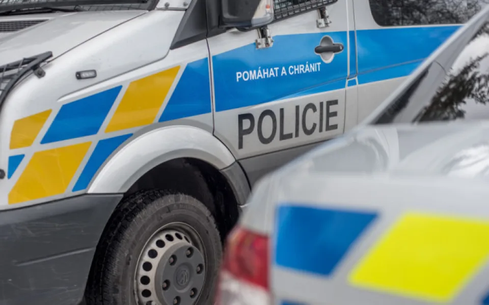 Anonym zahrozil bombovým útokem v budově Krajského soudu v Plzni, policie evakuovala 250 lidí