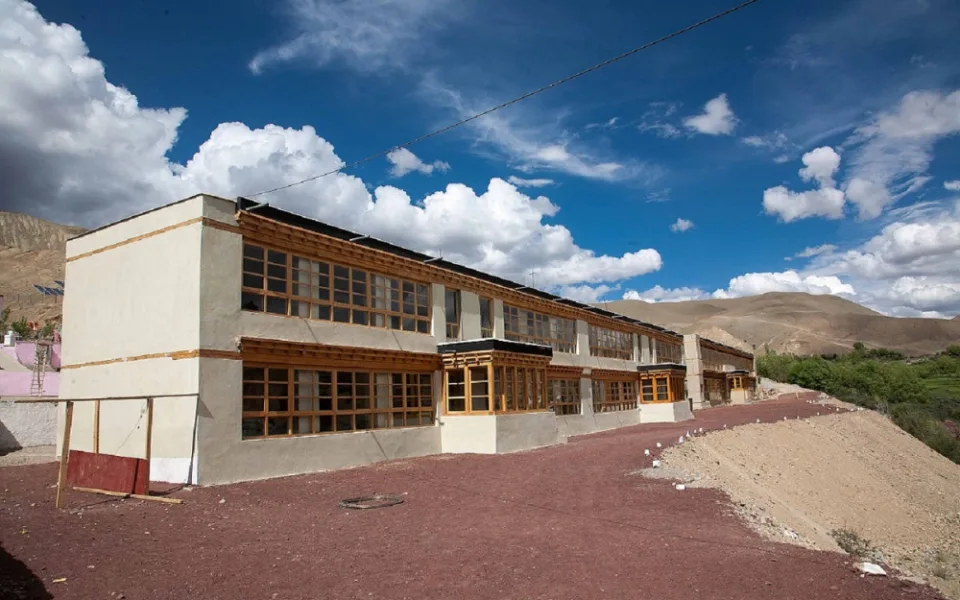Vyřazené počítače z majetku města Plzně míří do Malého Tibetu. Češi tam v Himalájích staví školu