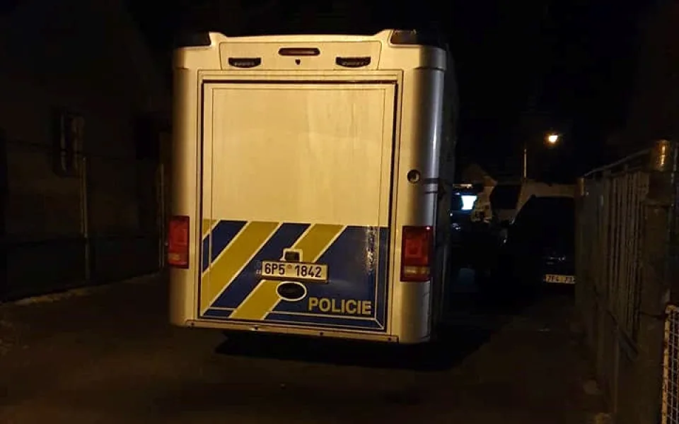 Policisté na místě, kde se stal násilný čin