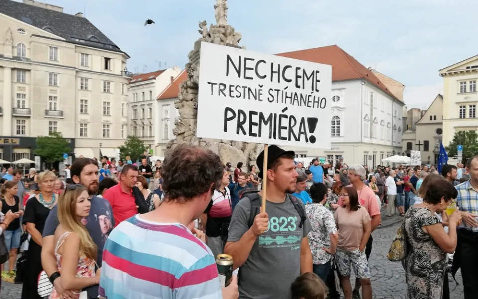 Demokracii ovlivnila koronavirová pandemie. Česko je na tom podobně jako Botswana