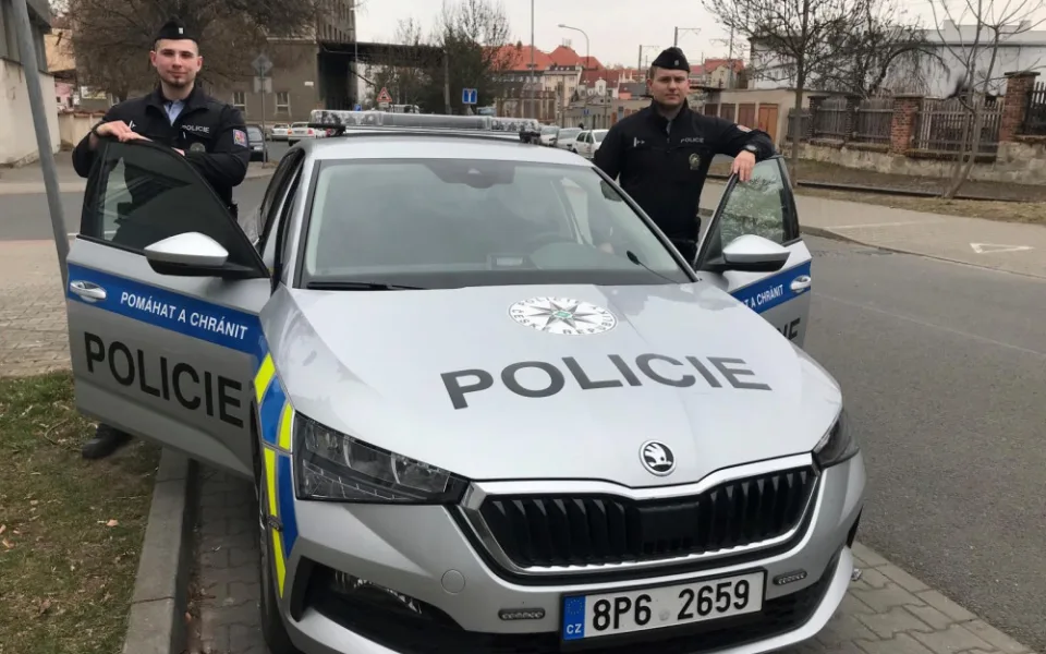 Policisté zachránili ženě život