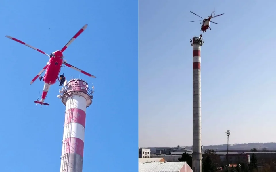 Muž při práci zkolaboval na plošině komína ve výšce asi 50 metrů, záchrana přišla z nebe