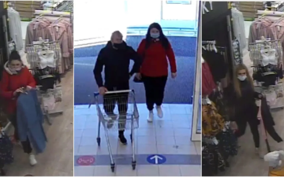 Skupina zlodějů si z obchodního domu odnesla oblečení v hodnotě několika tisíc, zachytila je kamera