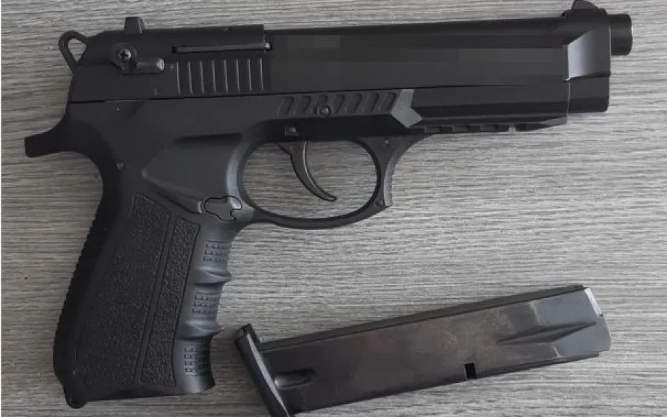 Náhodné setkání dvou mužů skončilo hádkou a výhružkami s pistolí v ruce
