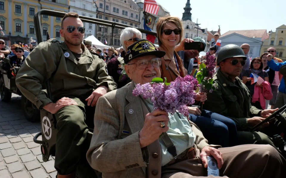 Ve věku nedožitých 97 let zemřel americký veterán James Duncan, osvoboditel Domažlic a Plzně