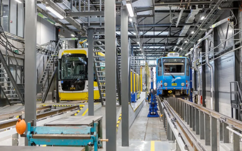 Plzeňské tramvaje už využívají největší objekt modernizované vozovny za 1,7 miliardy korun