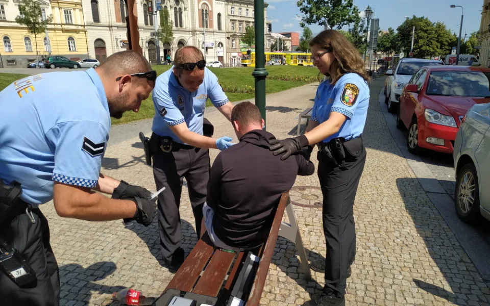 Plzeň chce vyhláškou zamezit popíjení alkoholu na veřejnosti