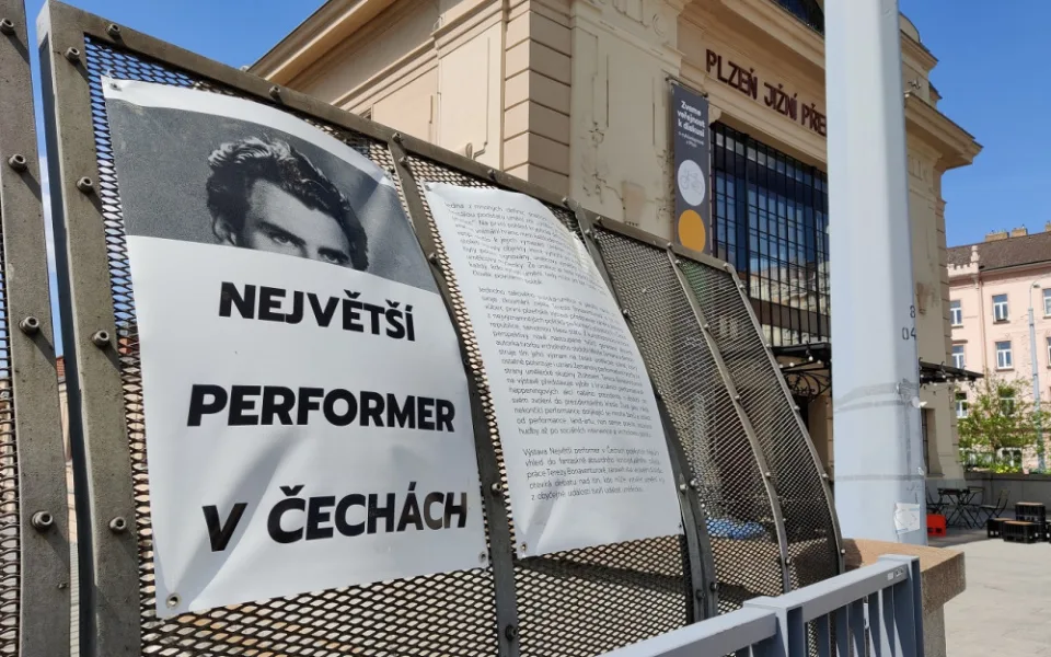 Most rebela Magora Jirouse obsadila výstava věnována Zemanovi a jeho příspěvkům na poli umění