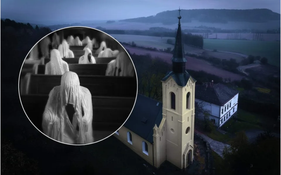 autor letecké fotografie: Josef Procházka, autor fotografie duchů věřících: Richard Beneš