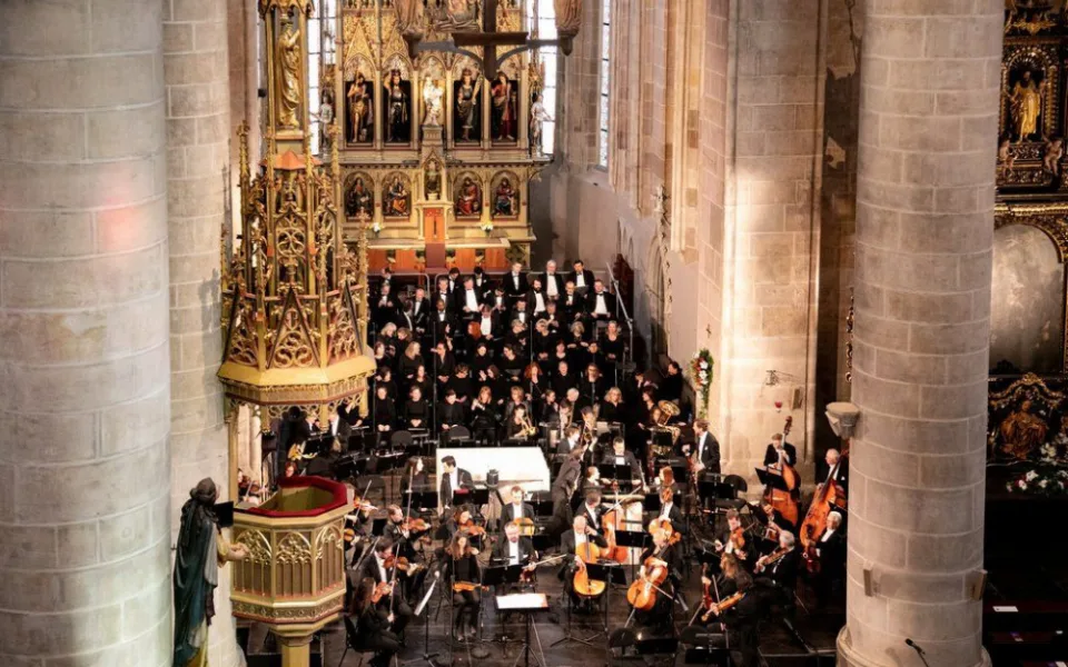 Plzeňská filharmonie zahájí koncertní sezónu v Měšťanské besedě, nově nabídne koncerty v katedrále a synagoze