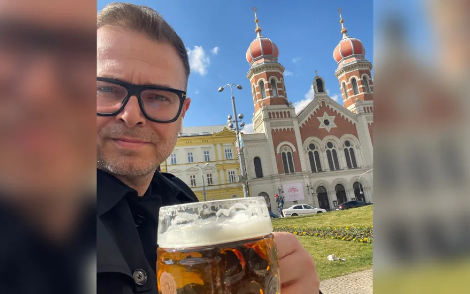 Město piva je teď městem zákazu, který nic neřeší, říká Daniel Kůs, plzeňský zastupitel (Piráti)