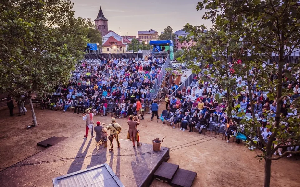 Západočeskou metropoli ovládne festival Divadelní léto, nabídne hlediště pro 500 diváků