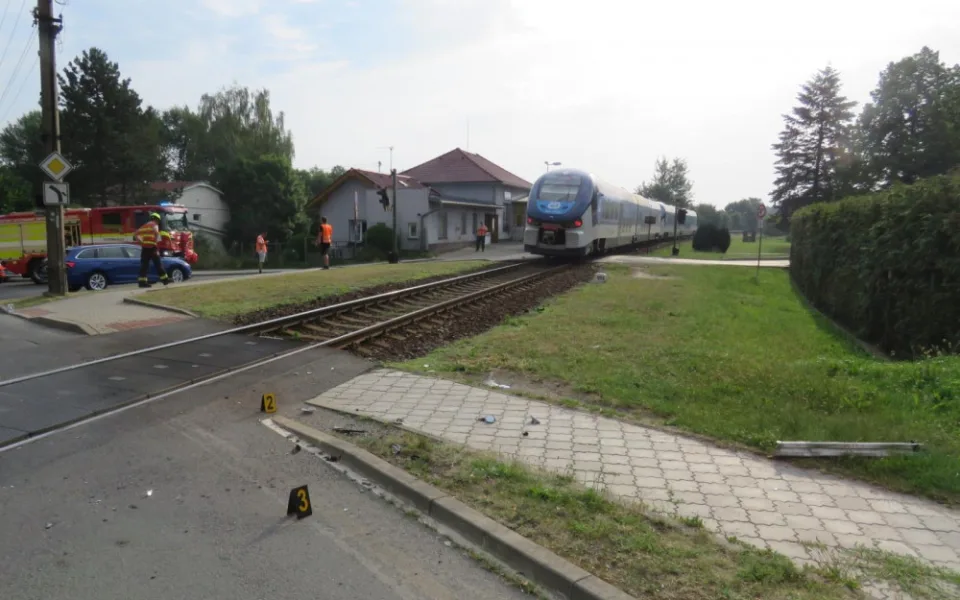 Nehoda se stalo na železničním přejezdu v Tlučné na Plzeňsku
