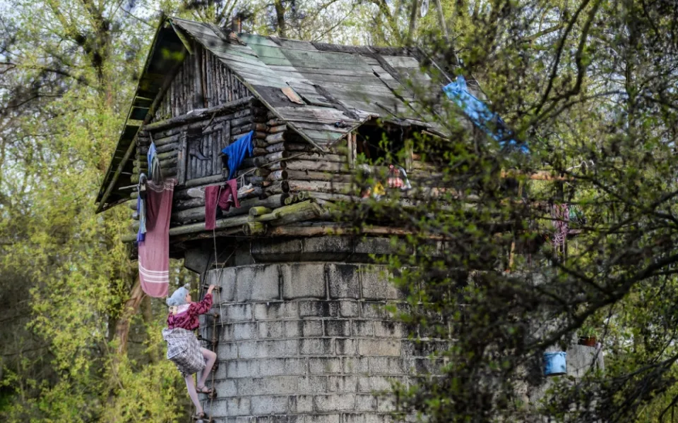 Podporu od kraje získal i film, jehož součástí je požár slavné chaloupky na mostním pilíři u Chotěšova. Zachytil tak definitivní konec jedné legendy.