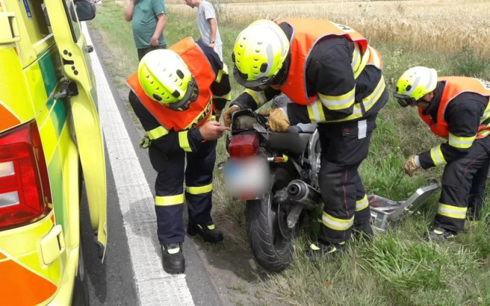 Hasiči zasahovali u nehody motorkáře poblíž Chotěšova