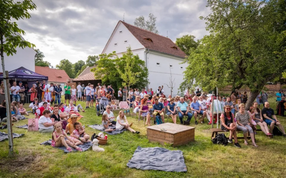 Selský dvůr U Matoušů hostil Mezinárodního folklorního festivalu CIOF Plzeň