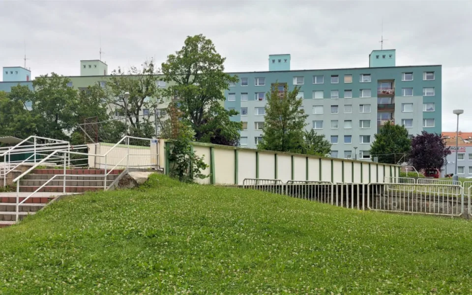 Měsíce uzavřená lávka Na Pátku se kompletní rekonstrukce nedočká, do dvou výběrových řízení se nikdo nepřihlásil