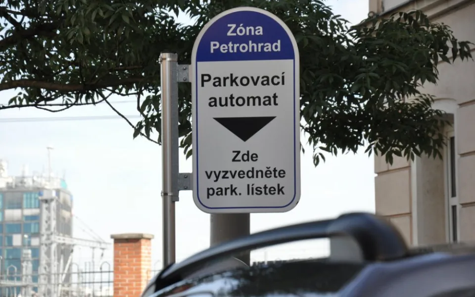 Konec parkování zdarma, Plzeň rozšiřuje zóny placeného stání na další městské části