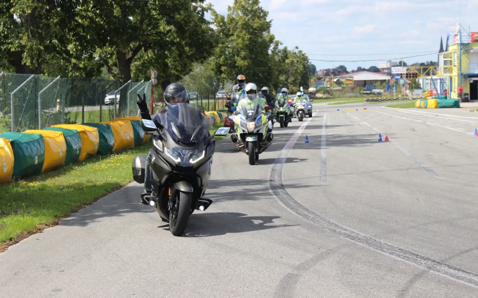 size4-size4-16584085672262-103-policiste-zvou-motocyklisty-na-kurzy-bezpecne-jizdy-pro-motocyklisty