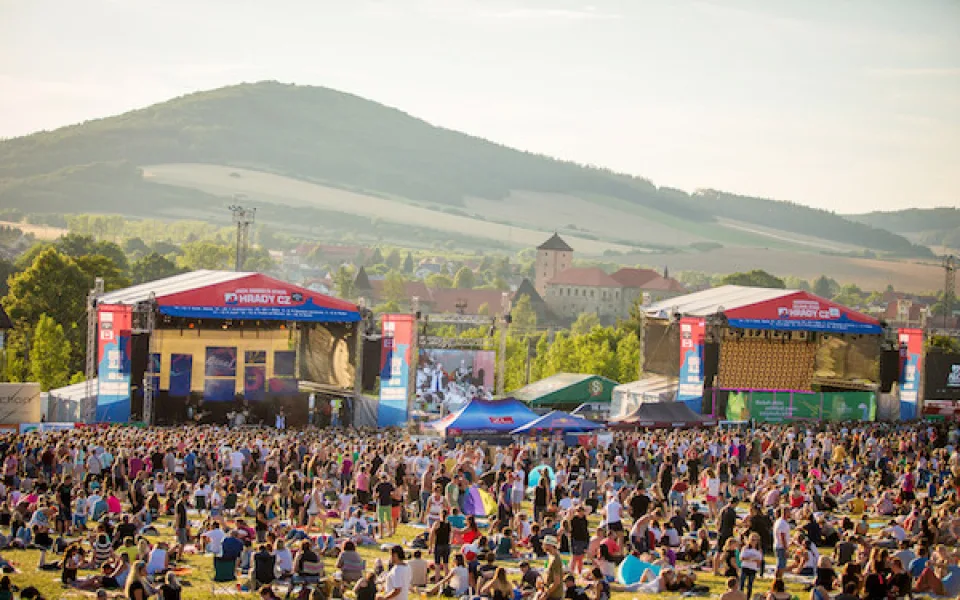 Hudební festival Hrady CZ se představí na hradě Švihov s kapelami Rybičky 48, Chinaski či Divokej Bill
