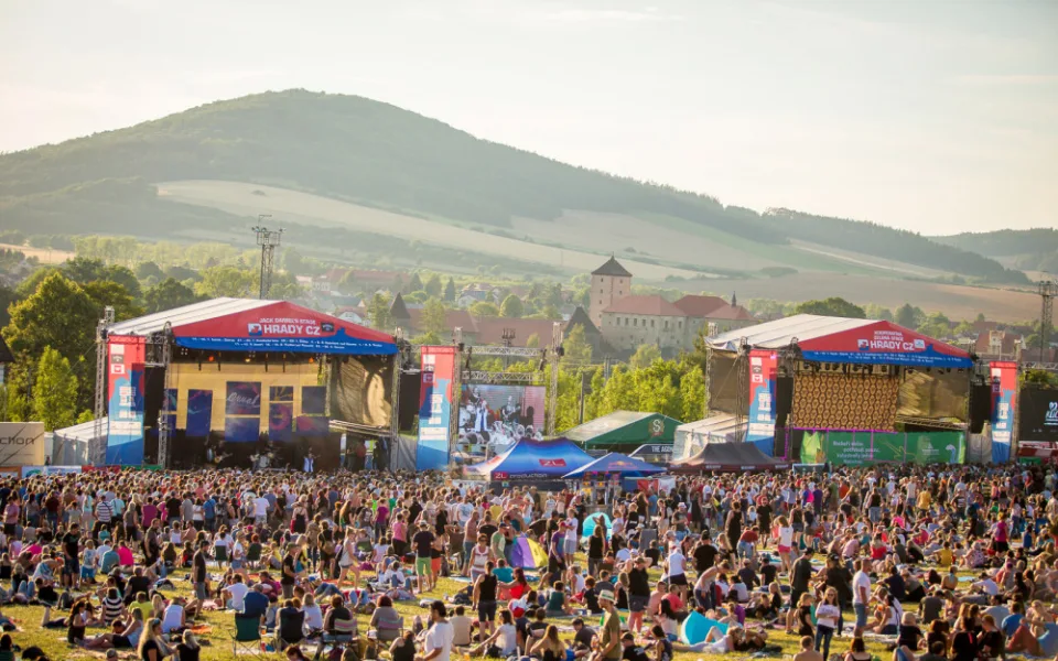 SOUTĚŽ: Vyhrajte volňásky na hudební festival Hrady CZ na Švihově