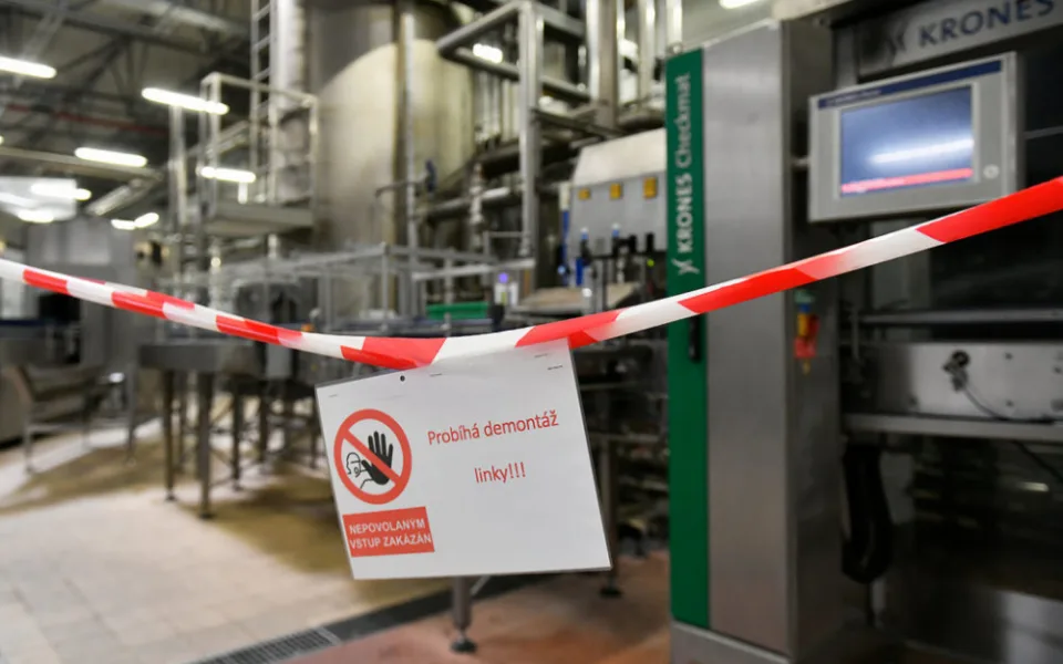 Linka na PET lahve v pivovaru Plzeňský Prazdroj se v těchto dnech demontuje