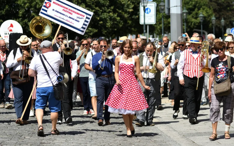 O víkendu rozezní Plzeň dixielandový festival, tóny jazzu změní ulice v jeden velký taneční parket