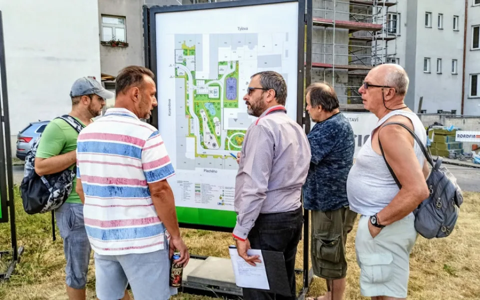 Vnitroblok Korandova projde obnovou, návrh počítá i s dětským hřištěm a parkovacími místy