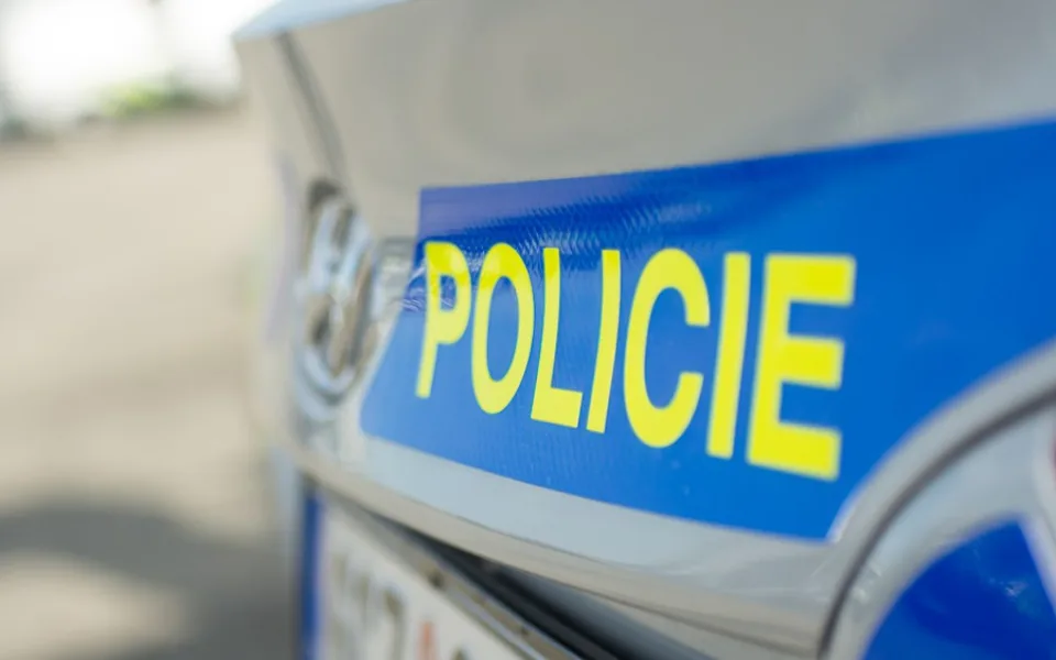 Policie ukončila vyšetřování novoroční tragédie, při níž zahynul muž pod koly nakladače s balíky slámy
