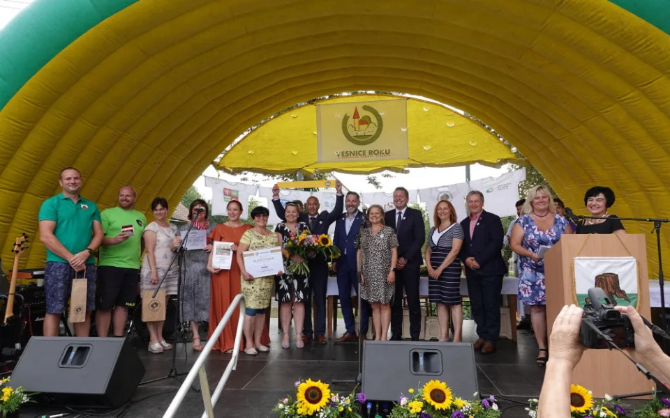 Vesnicí roku Plzeňského kraje je Kařez, porota ocenila hlavně úzkou spolupráci s místními podnikateli a spolky