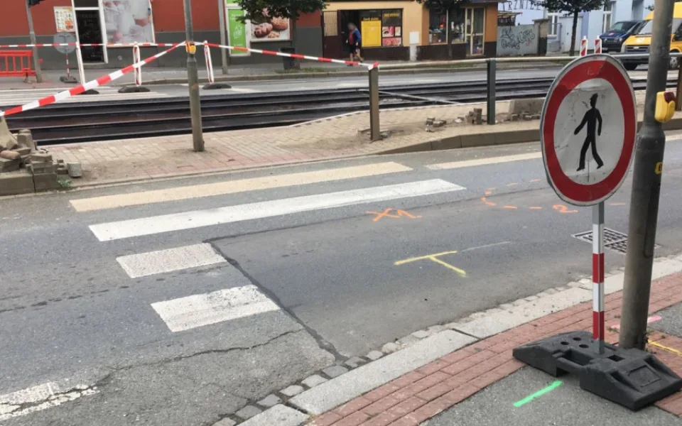 Opilý řidič dodávky smetl chodce, náraz ho odhodil 25 metrů daleko
