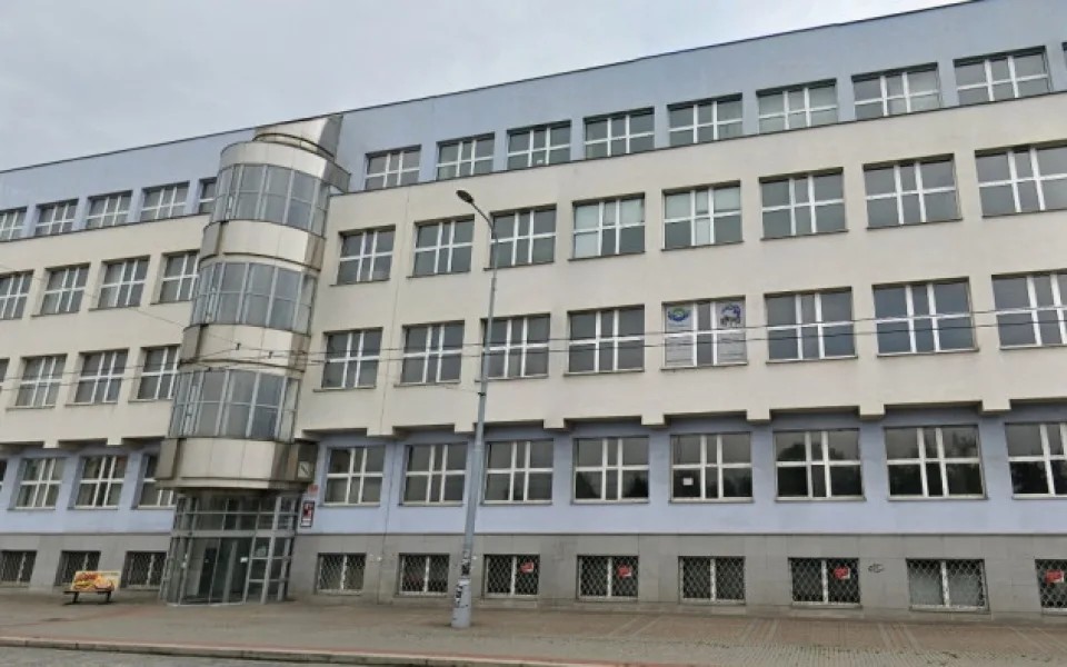 Univerzita prodává budovu bývalého ředitelství Škodovky v centru města, chce za něj 160 milionů