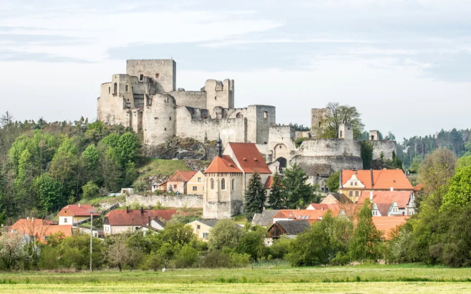 Hrad Rabí byl o prázdninách jednou z hojně navštěvovaných památek