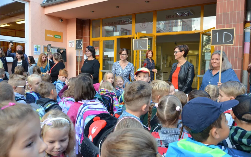 Do plzeňských škol zřizovaných městem nastoupil rekordní počet žáků, podíl na tom nesou i děti válečných uprchlíků