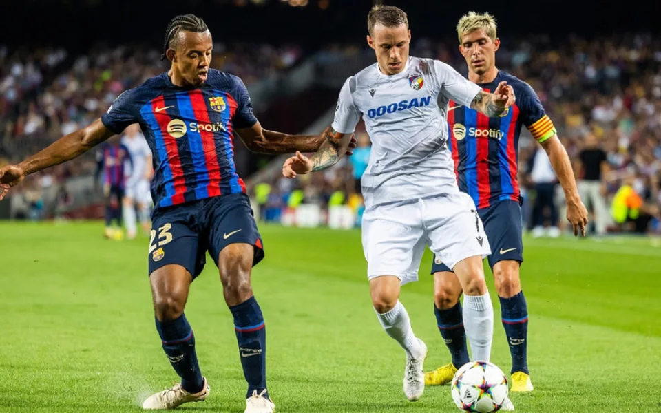 Plzeňané na hvězdnou Barcelonu nestačili a odjíždějí s debaklem 1:5, jedinou branku Západočechů vstřelil Sýkora