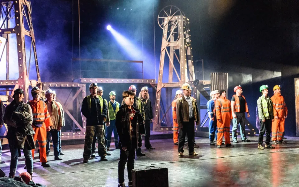 Foto z představení Billy Elliot, zdroj: DJKT/Martina Root