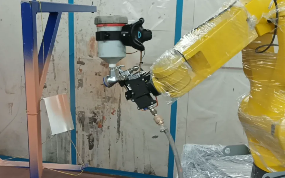 Vědci z Plzně naučí průmyslového robota pohybovat se po vzoru lidského operátora výroby