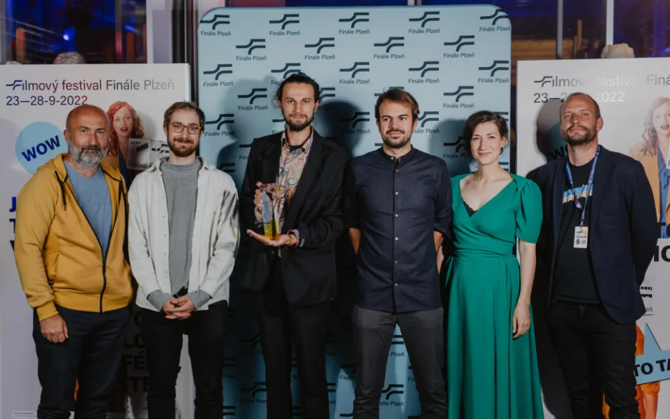 Cenu Zlatý ledňáček za nejlepší celovečerní hraný nebo animovaný film získal snímek Kdyby radši hořelo. Cenu převzali v Plzni tvůrci filmu